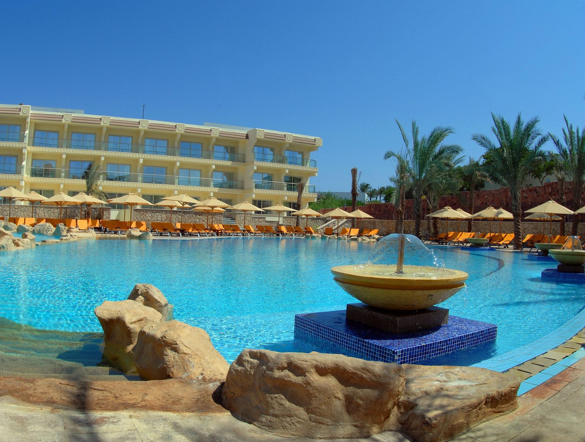 Xperience Sea Breeze Resort (Adults Only) Sharm el Sheikh Esterno foto The pool at the Royal Beach Hotel
