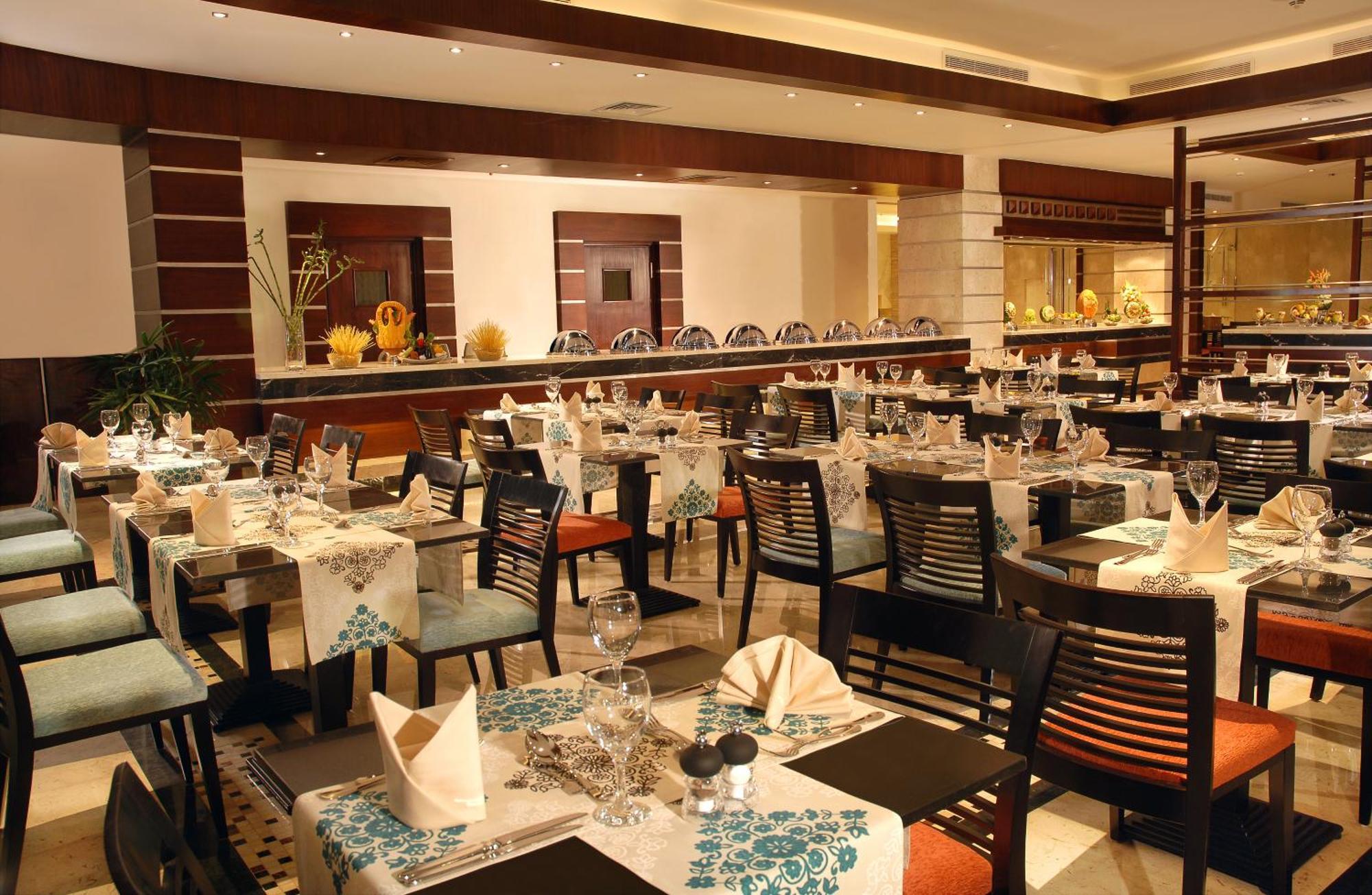 Xperience Sea Breeze Resort (Adults Only) Sharm el Sheikh Esterno foto The restaurant at the hotel