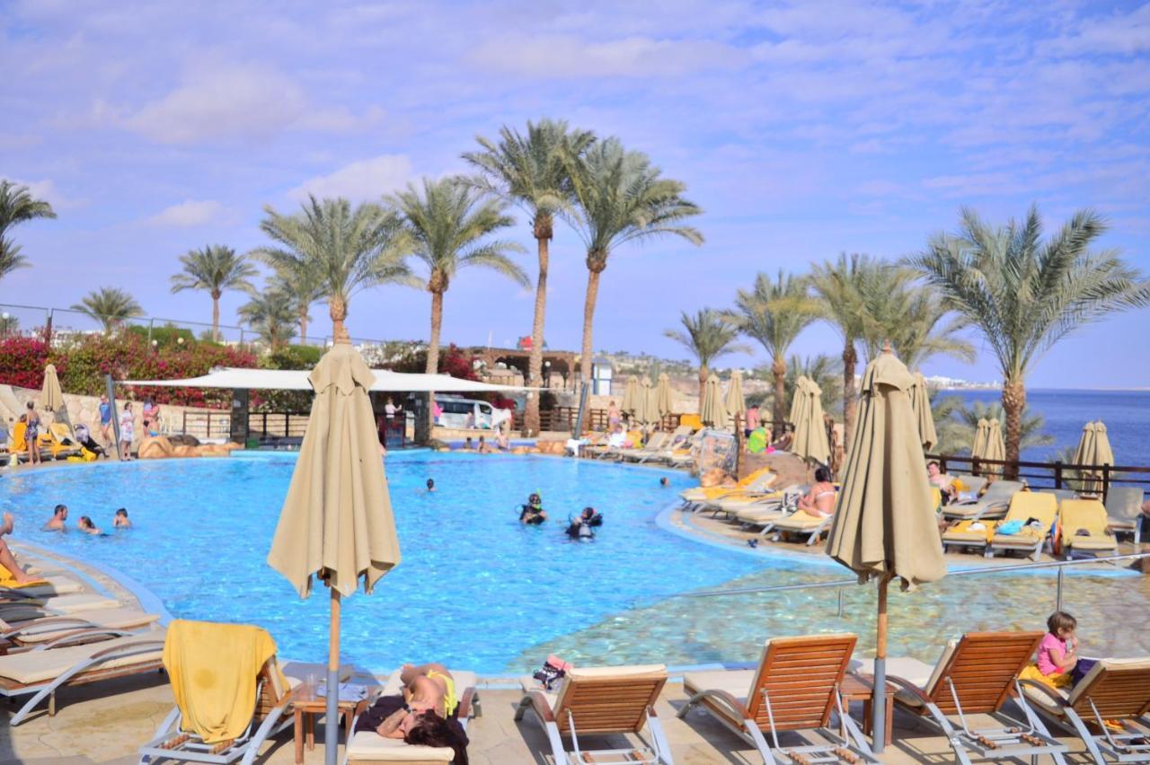 Xperience Sea Breeze Resort (Adults Only) Sharm el Sheikh Esterno foto A pool at a resort in Sharm El Sheikh, Egypt