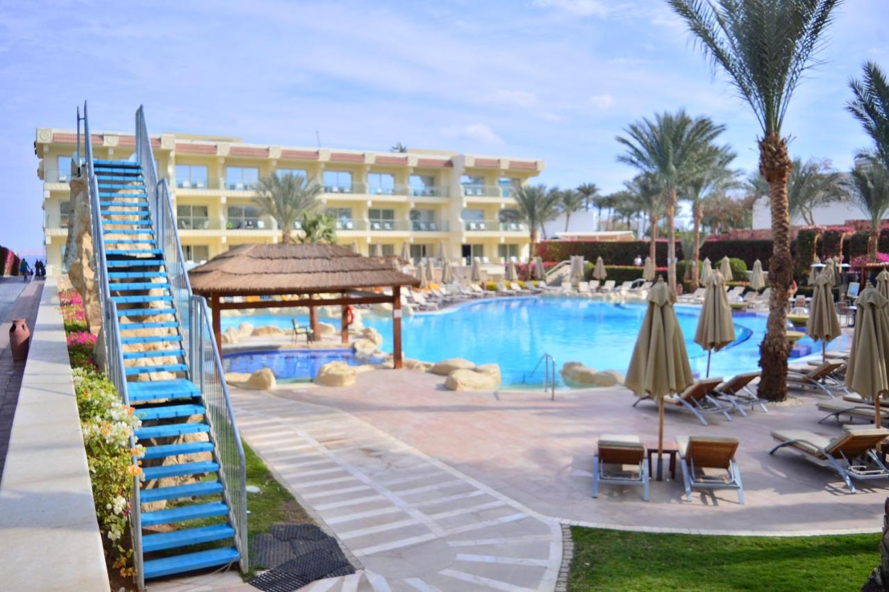 Xperience Sea Breeze Resort (Adults Only) Sharm el Sheikh Esterno foto The pool at the Hilton Hurghada